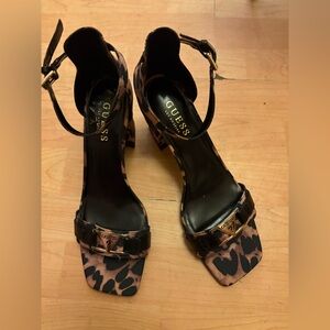 NEW GUESS leopard Print Block Heel Sandals Size 9.5 Ankle Strap Heels 3” Brown